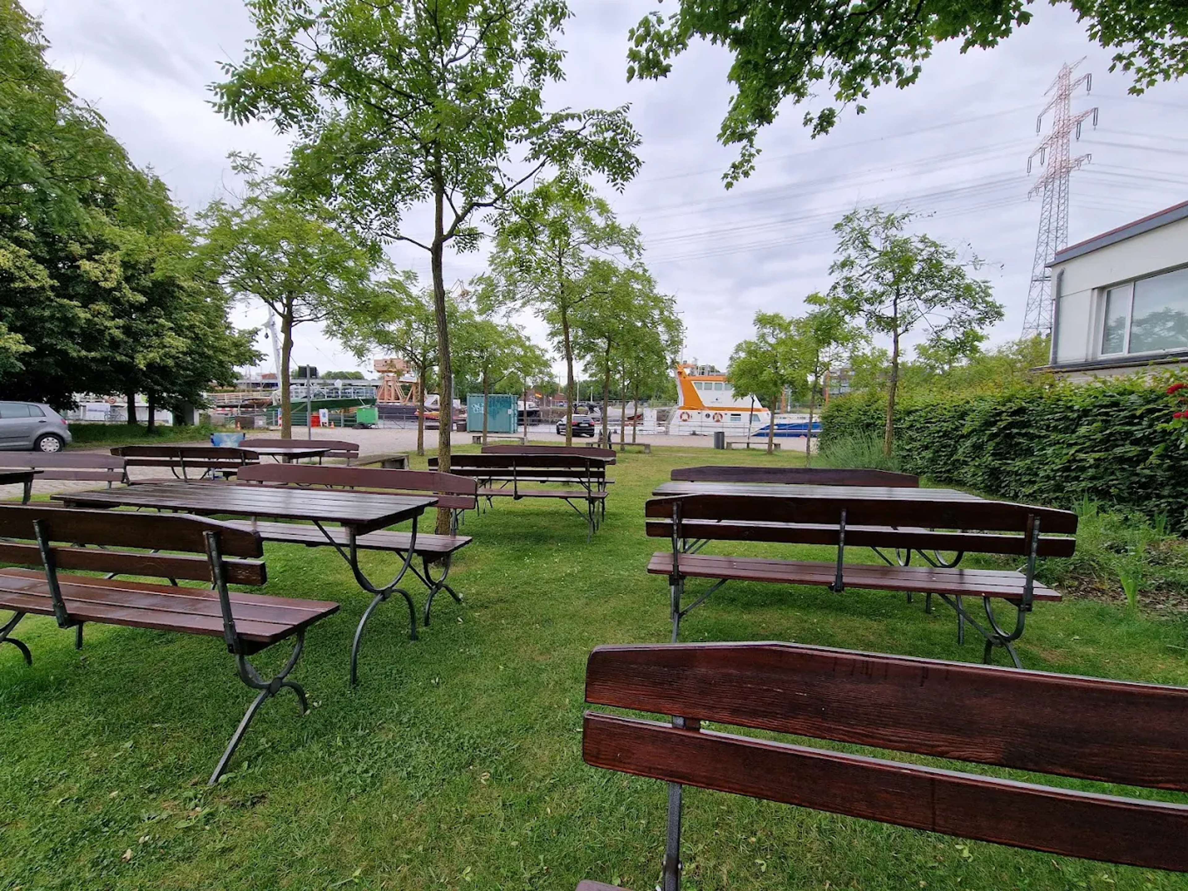 Biergarten am Harburger Binnenhafen