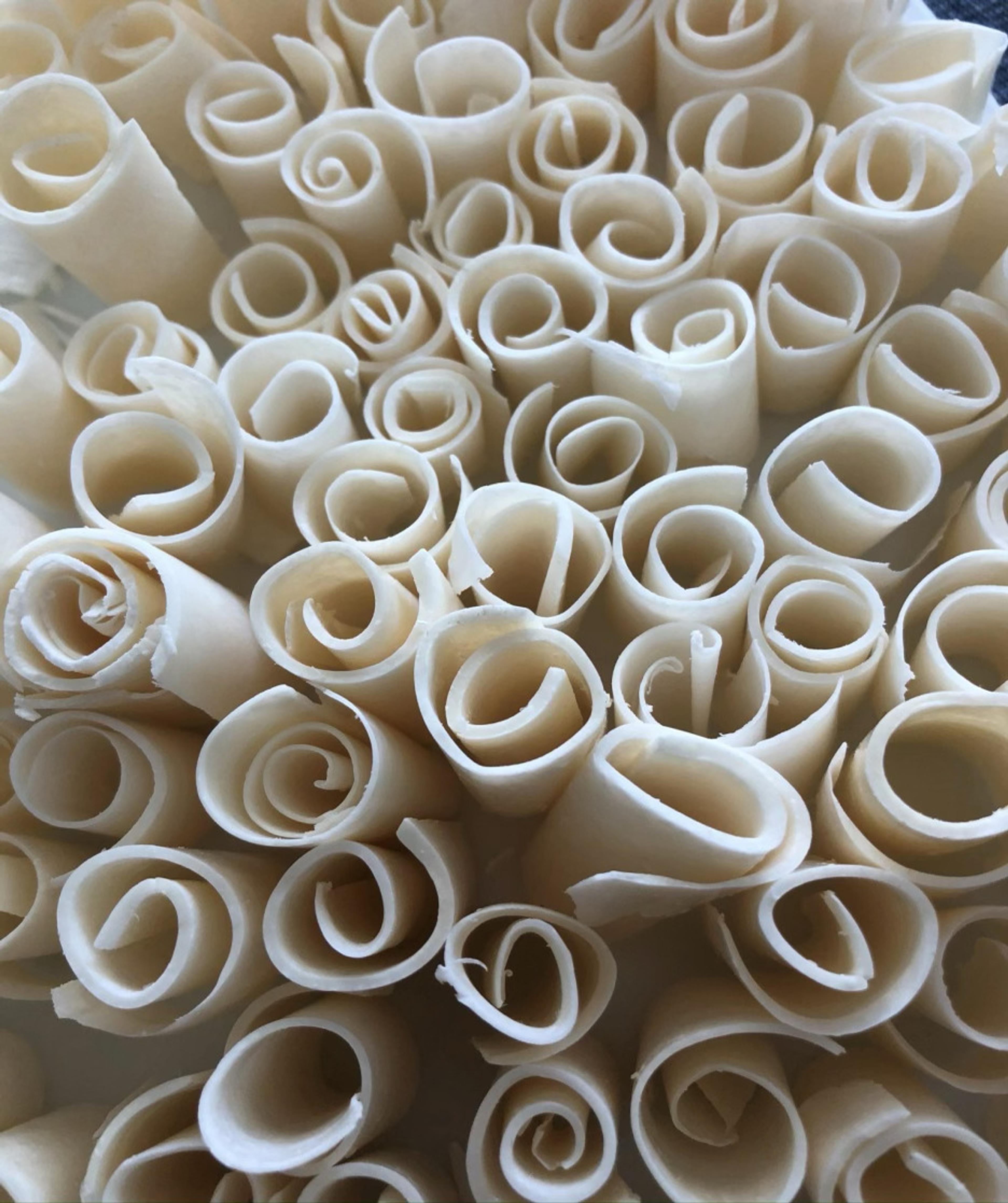 Rulos de jabón de leche de cabra de cerca