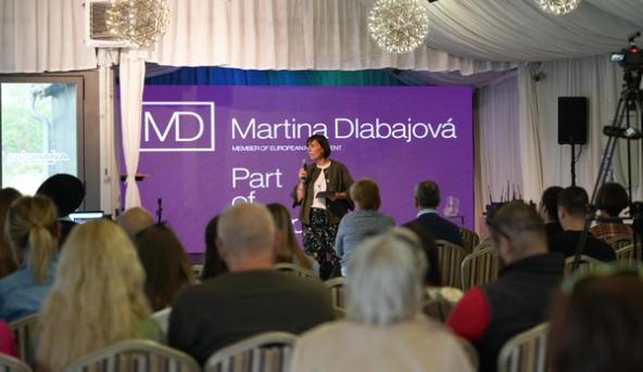 Karlovarský BYZNYS MIXER: Martina Dlabajová na největší konferenci o podnikání a inovacích v Karlovarském kraji