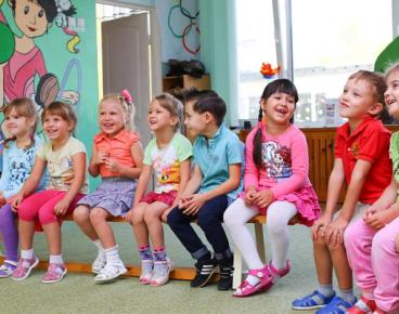 MÉDIA: Rakousko doplatí Čechům přídavky na děti, čeká se na instrukce