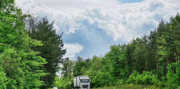 Konec chaosu: Pro řidiče kamionů začnou od zítra platit jasnější pravidla