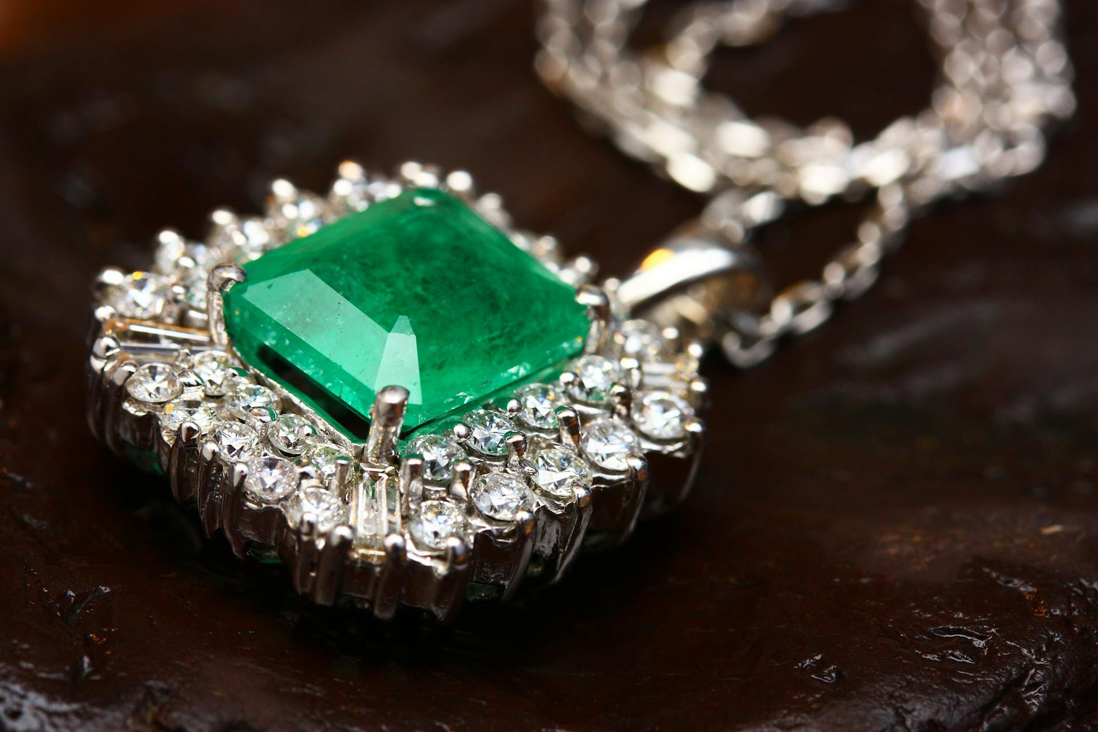 How to Choose the Perfect Statement Piece