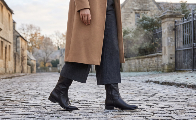 Knee-high boots with wide leg trousers in winter
