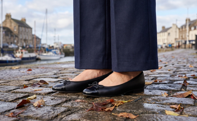 Flat shoes with wide leg trousers