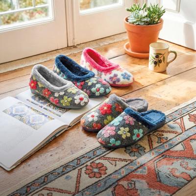 Women's Slippers - undefined