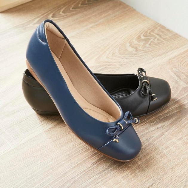 navy pumps