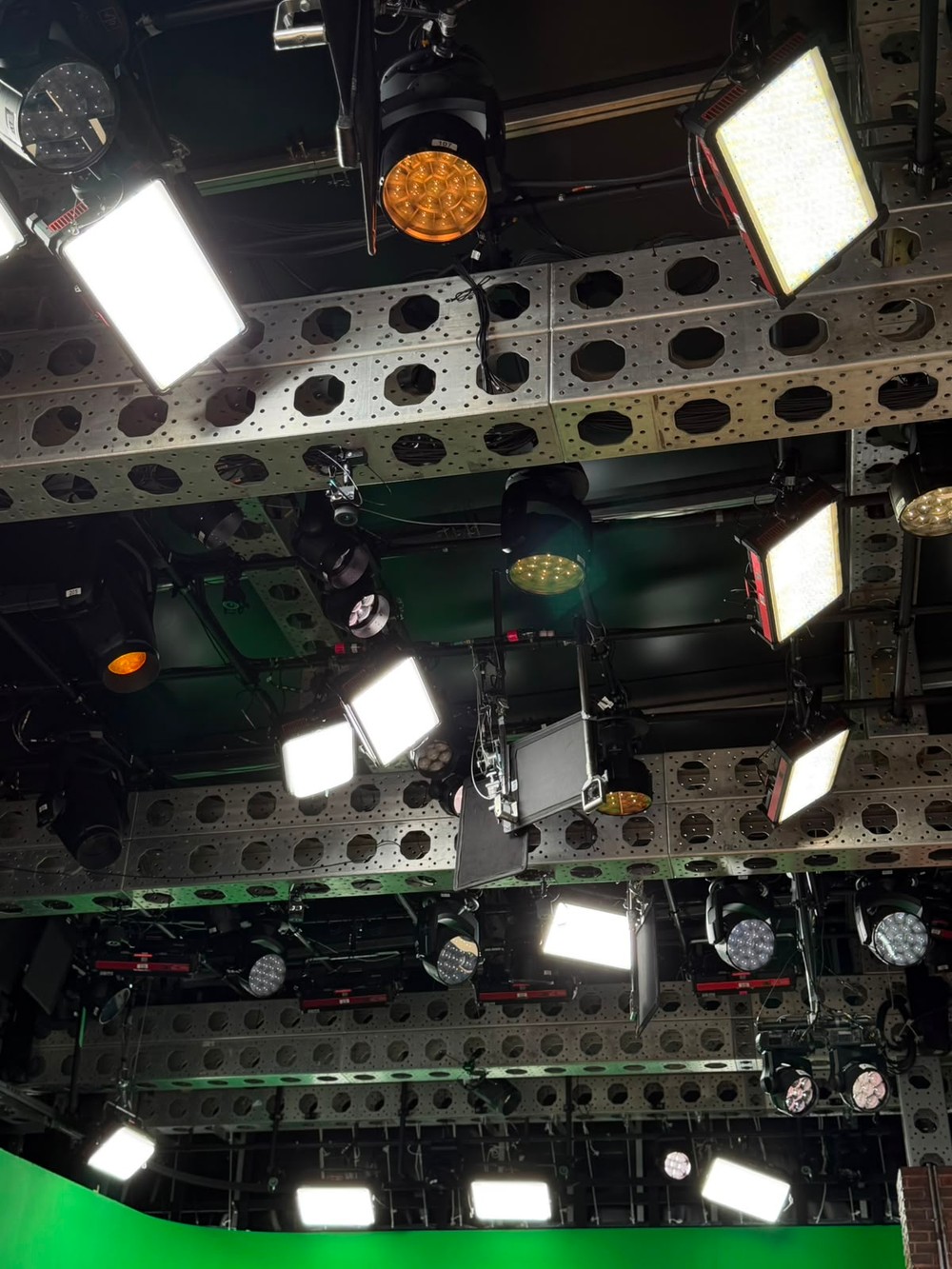 Aputure NOVA II 2x1s and movers rigged over the studio