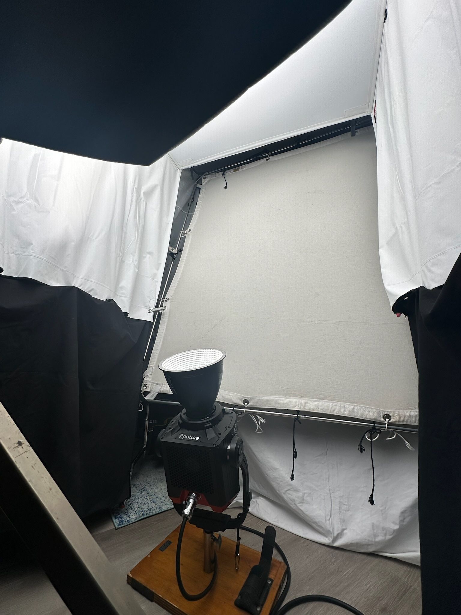 A Light Storm 1200d Pro bounced into a Flop Daddy, through muslin