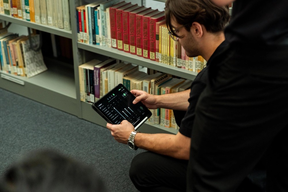 Yakup Pamuk adjusts lighting on Sidus Link Pro