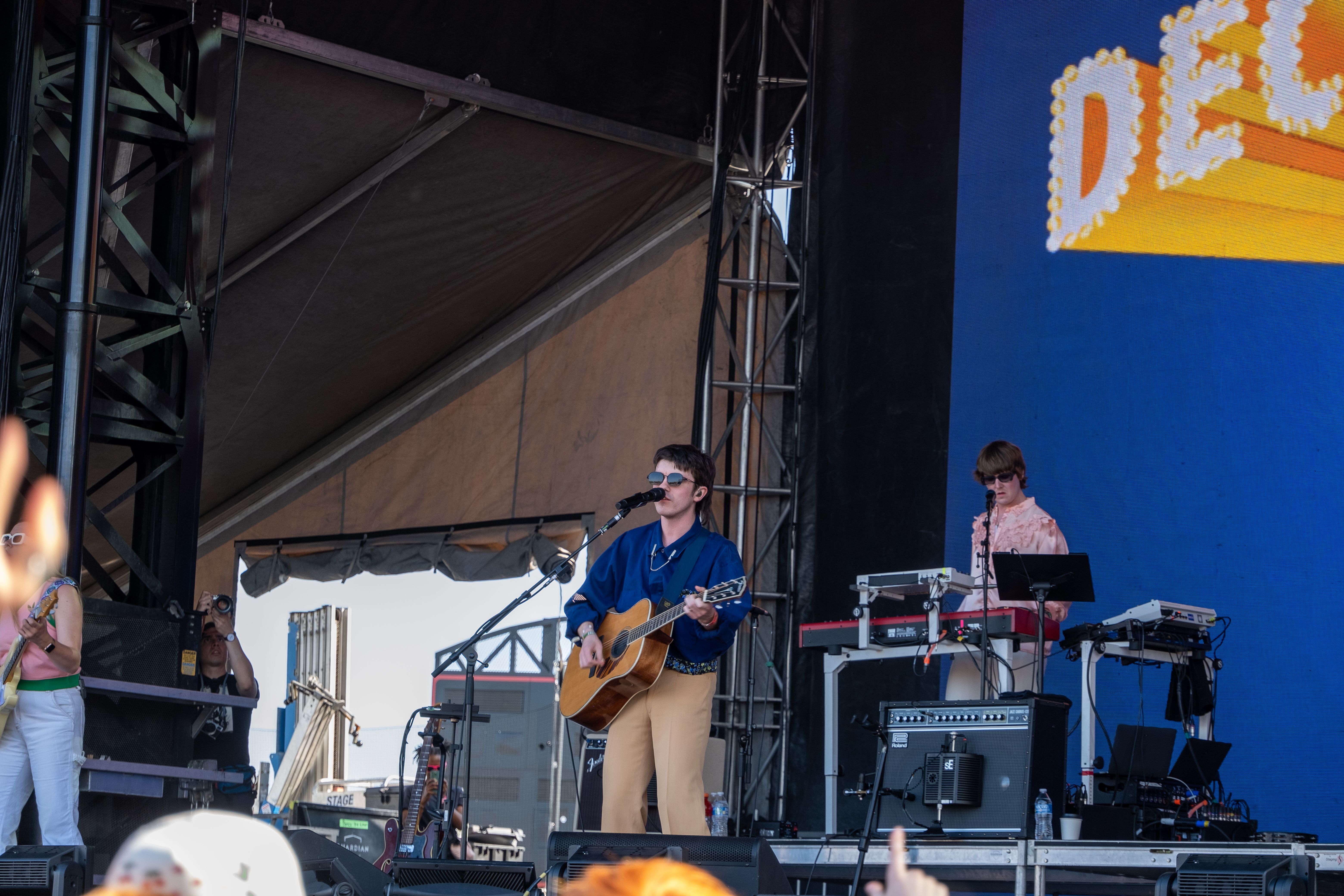 Declan McKenna stays cool for a hot, sunny set