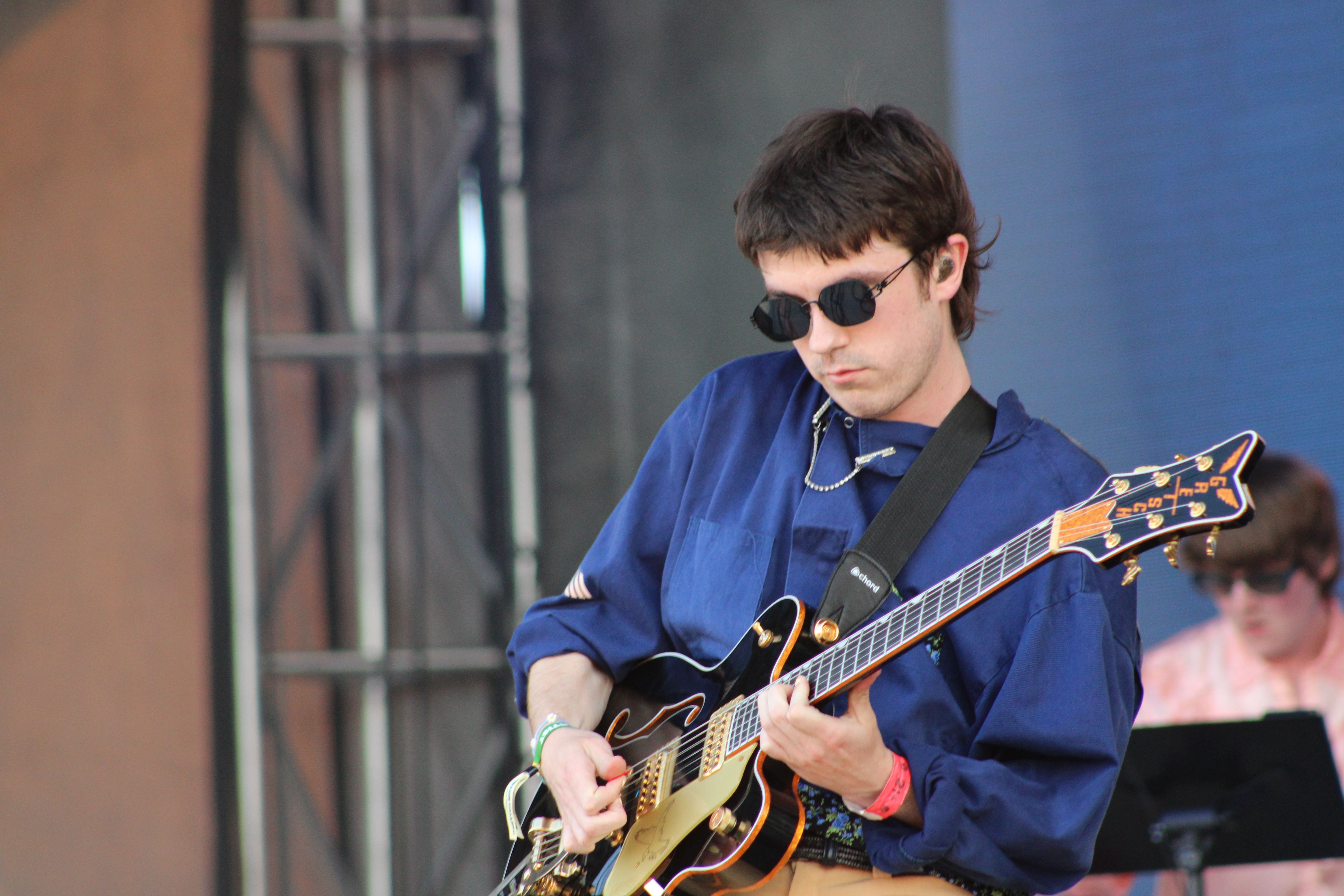 Declan McKenna stays cool for a hot, sunny set