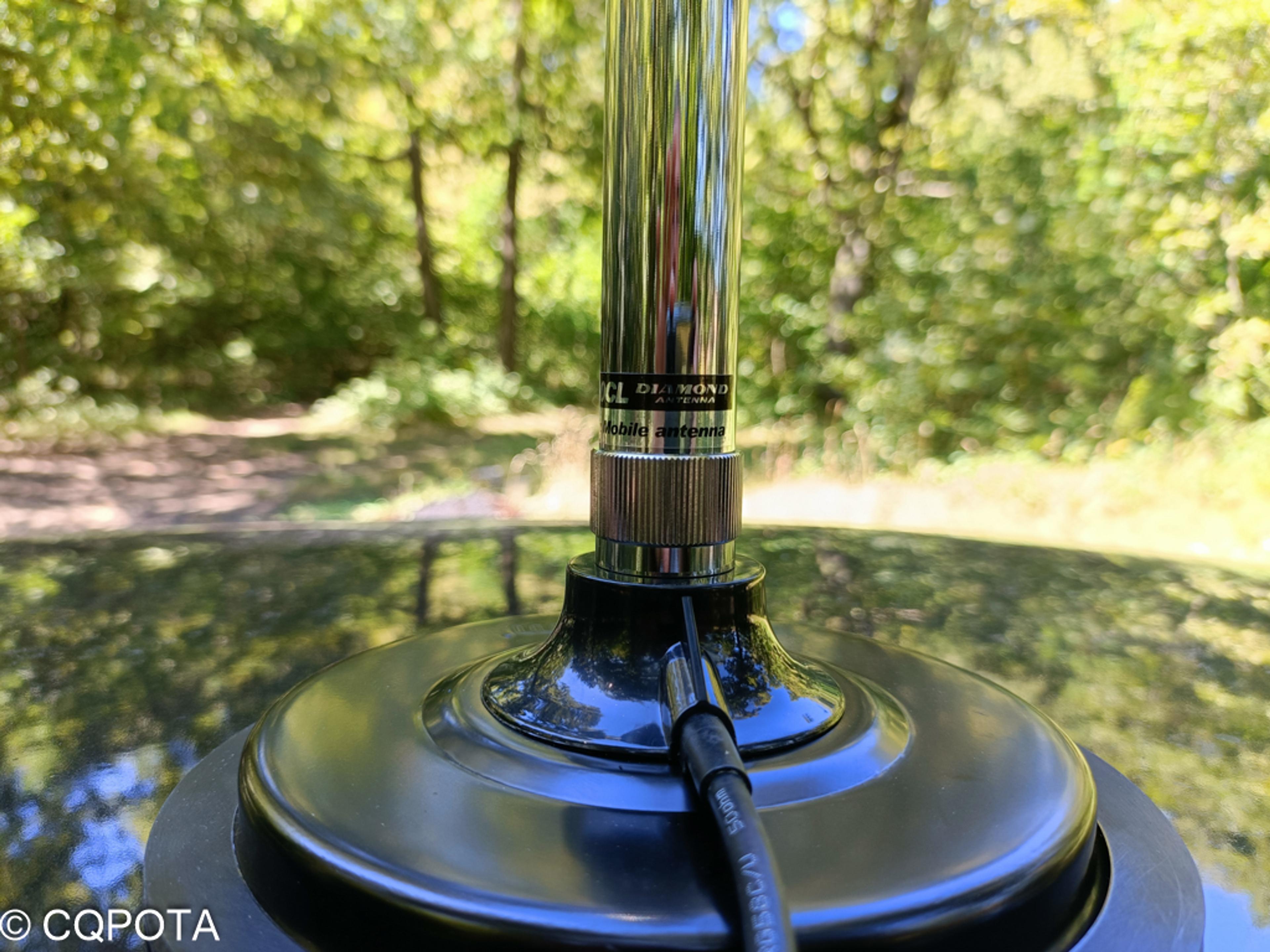 Diamond car vertical antenna