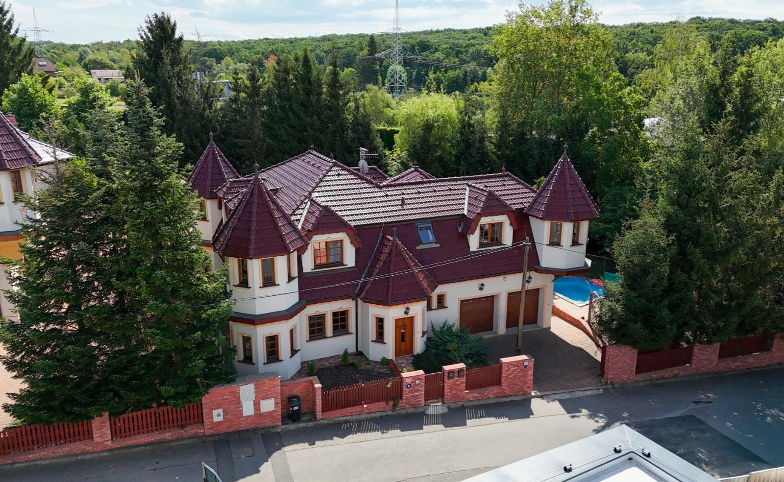 Prodej dvougenerační RD 267 m2, pozemek 571 m2, OV, Praha Horní Počernice