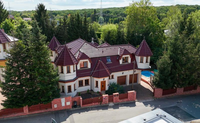 Prodej dvougenerační RD 267 m2, pozemek 571 m2, OV, Praha Horní Počernice