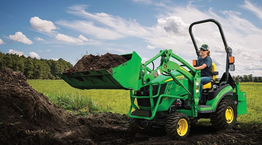 John Deere Introduces Mechanical SelfLeveling Loaders for Compact