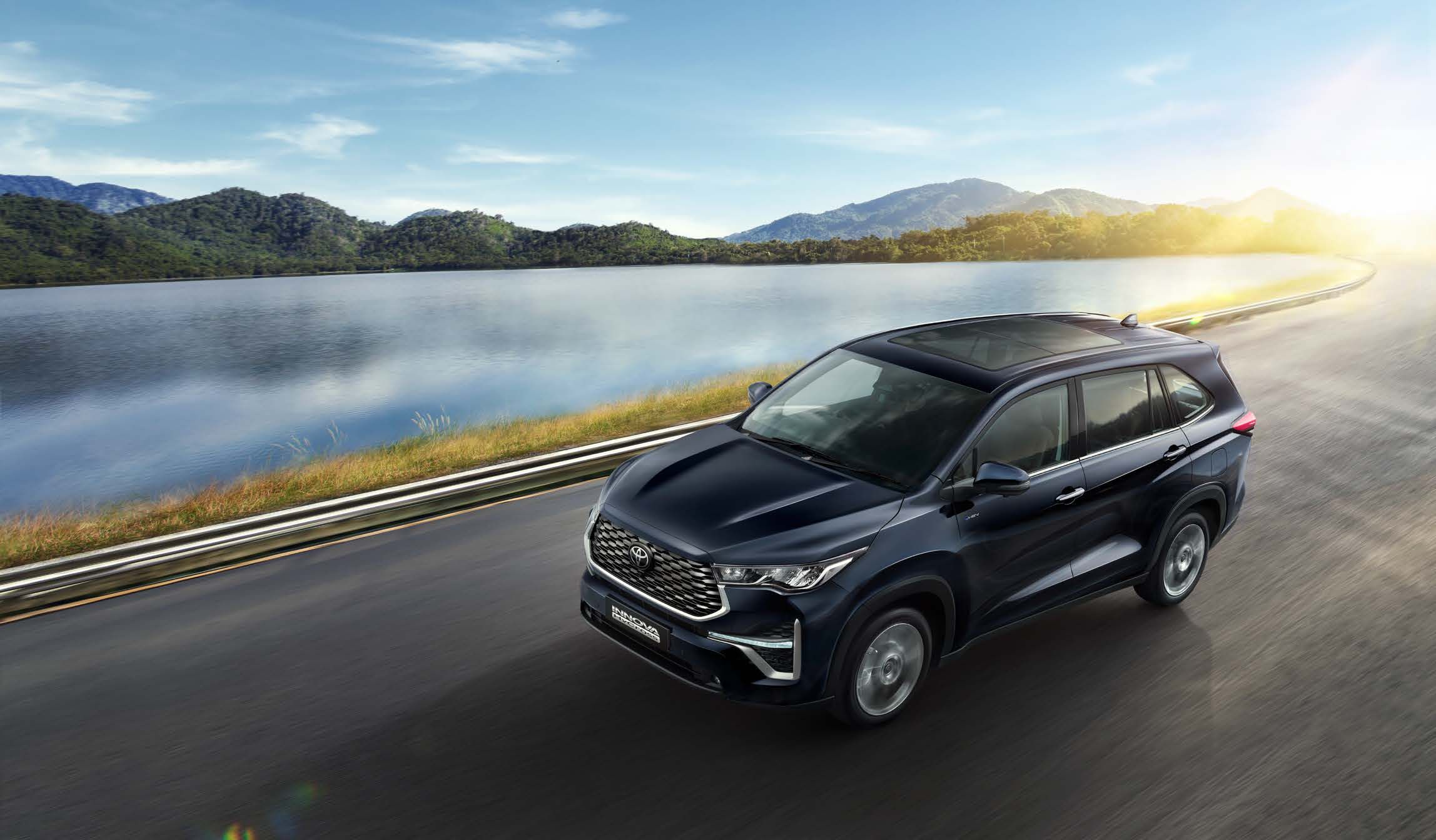 Toyota Innova Hycross