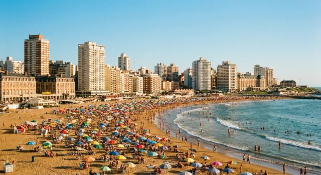Playa y costa marítima de Mar del Plata, Buenos Aires Argentina - la perla del Atlántico