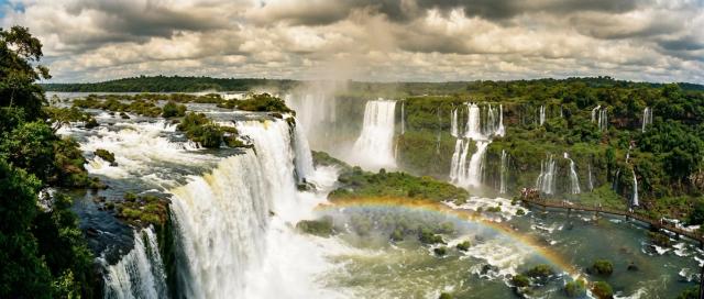 Cataratas del Iguazú en Misiones, Argentina - una de las siete maravillas naturales del mundo