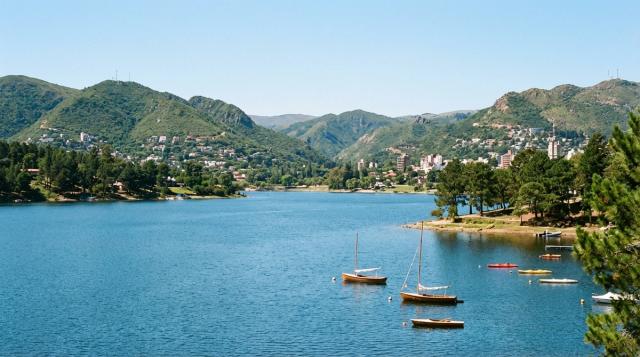 Serranías de Córdoba y lago San Roque en Villa Carlos Paz