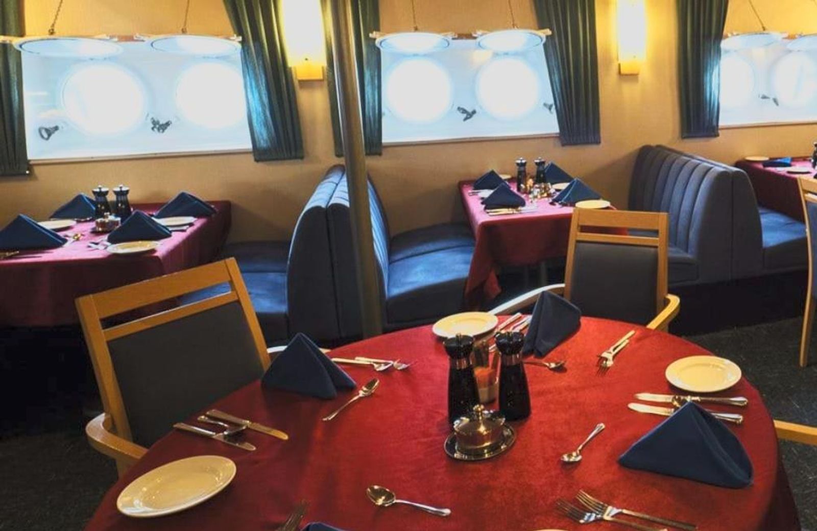 The restaurant aboard M/S Quest