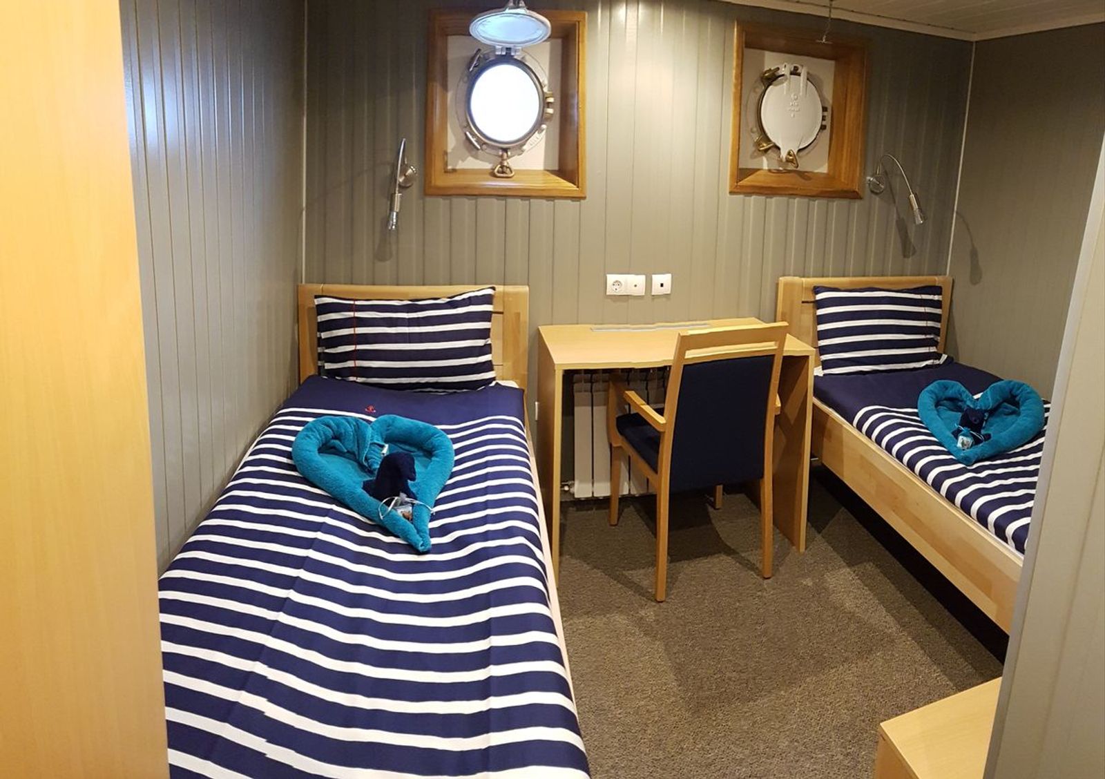 Standard double cabin aboard M/S Sjøveien