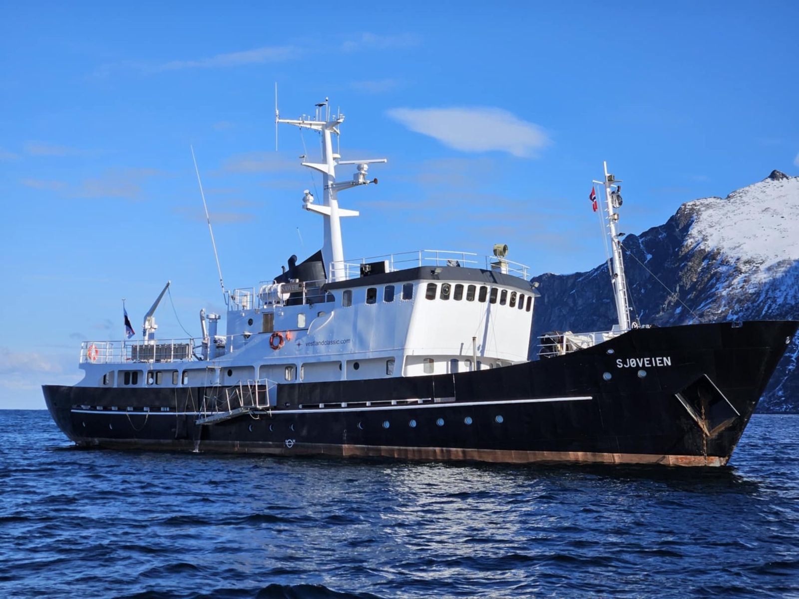 M/S Sjøveien in Arctic ice