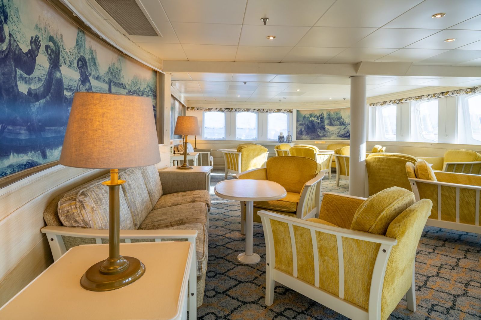 The Harald Jarl lounge aboard MS Serenissima
