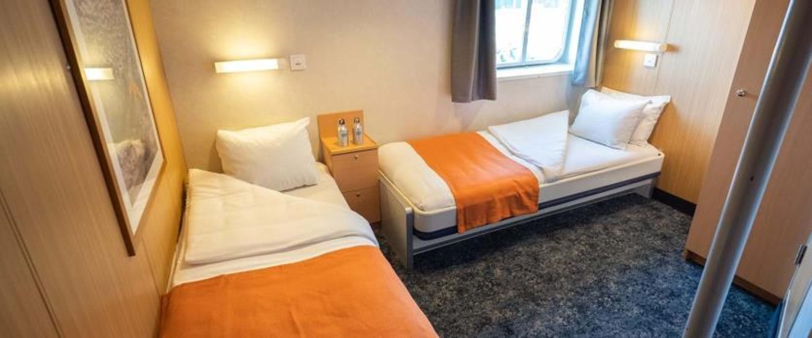 Standard twin cabin aboard M/S Quest