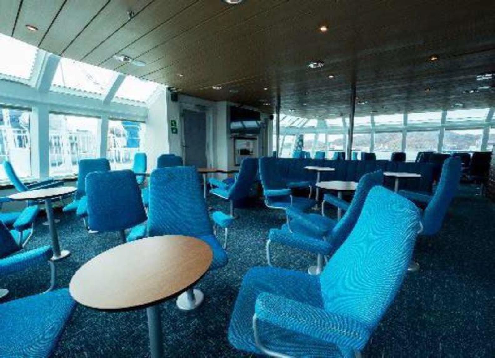 The panorama lounge aboard M/S Quest