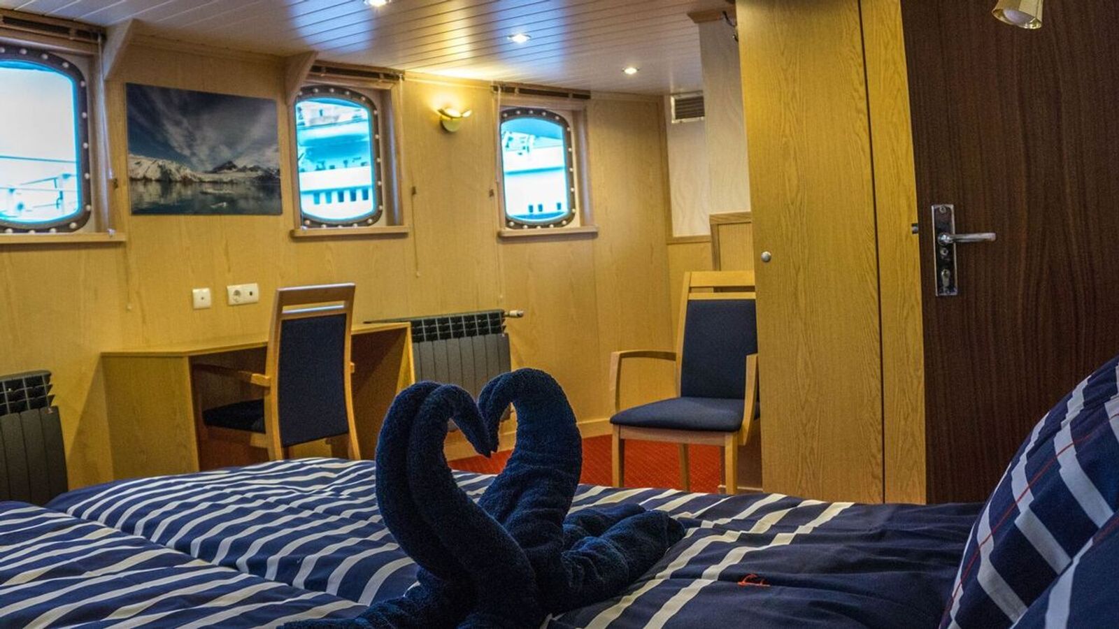 Deluxe suite aboard M/S Sjøveien