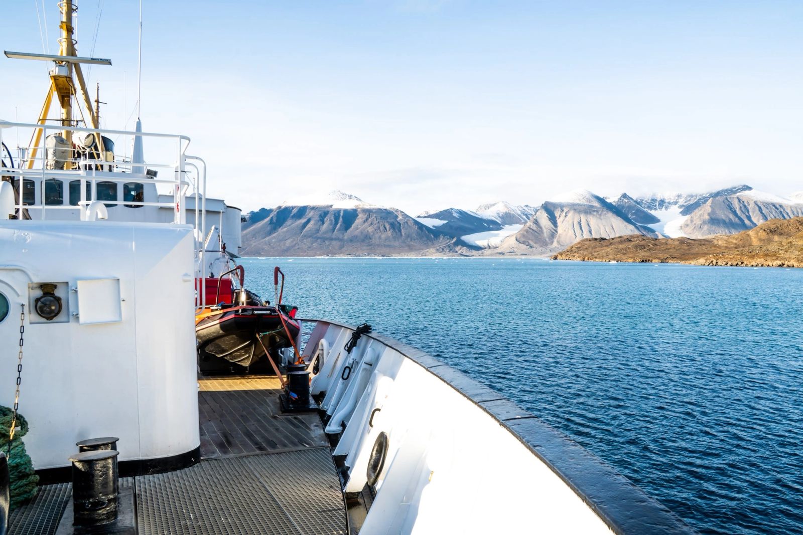 MS Nordstjernen in the Spitsbergen landscape