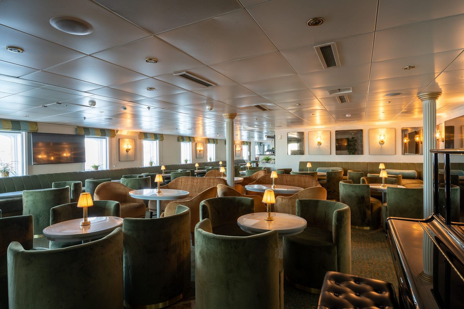 Armchairs and reading lamps in the Andrea lounge