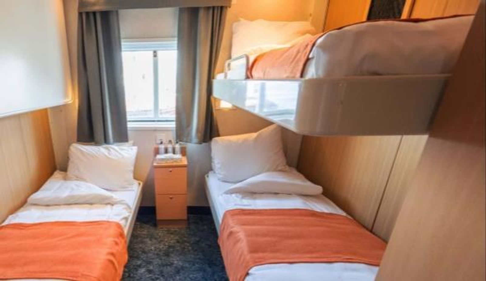 Cabin with upper and lower berths aboard M/S Quest