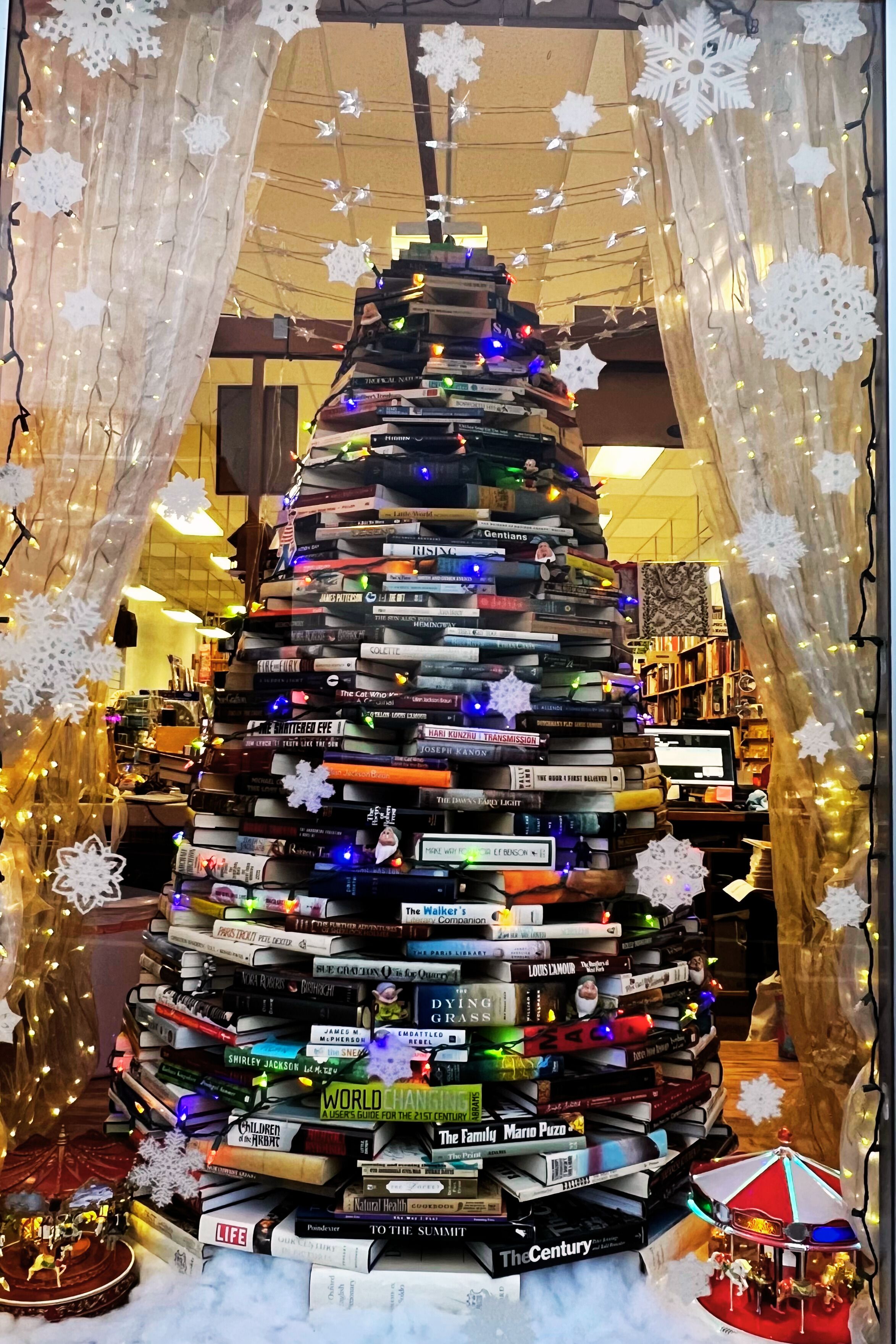 Photo of the Port Book and News Christmas Tree of Books.