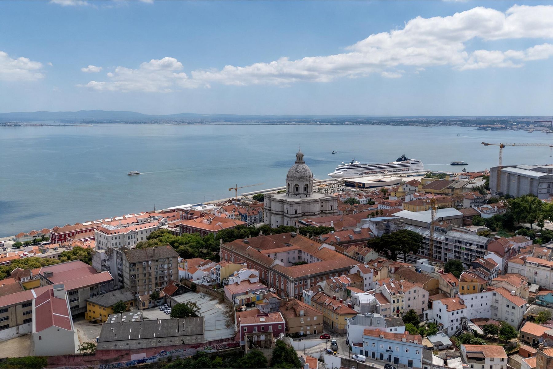Escritório para Arrendamento em São Vicente, Lisboa com Estacionamento e Arrecadação, imagem 3