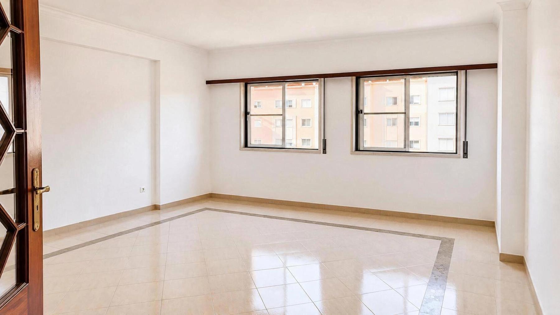Three-Bedroom Apartment for Sale in Prior Velho, Loures — Parking and River View — 1