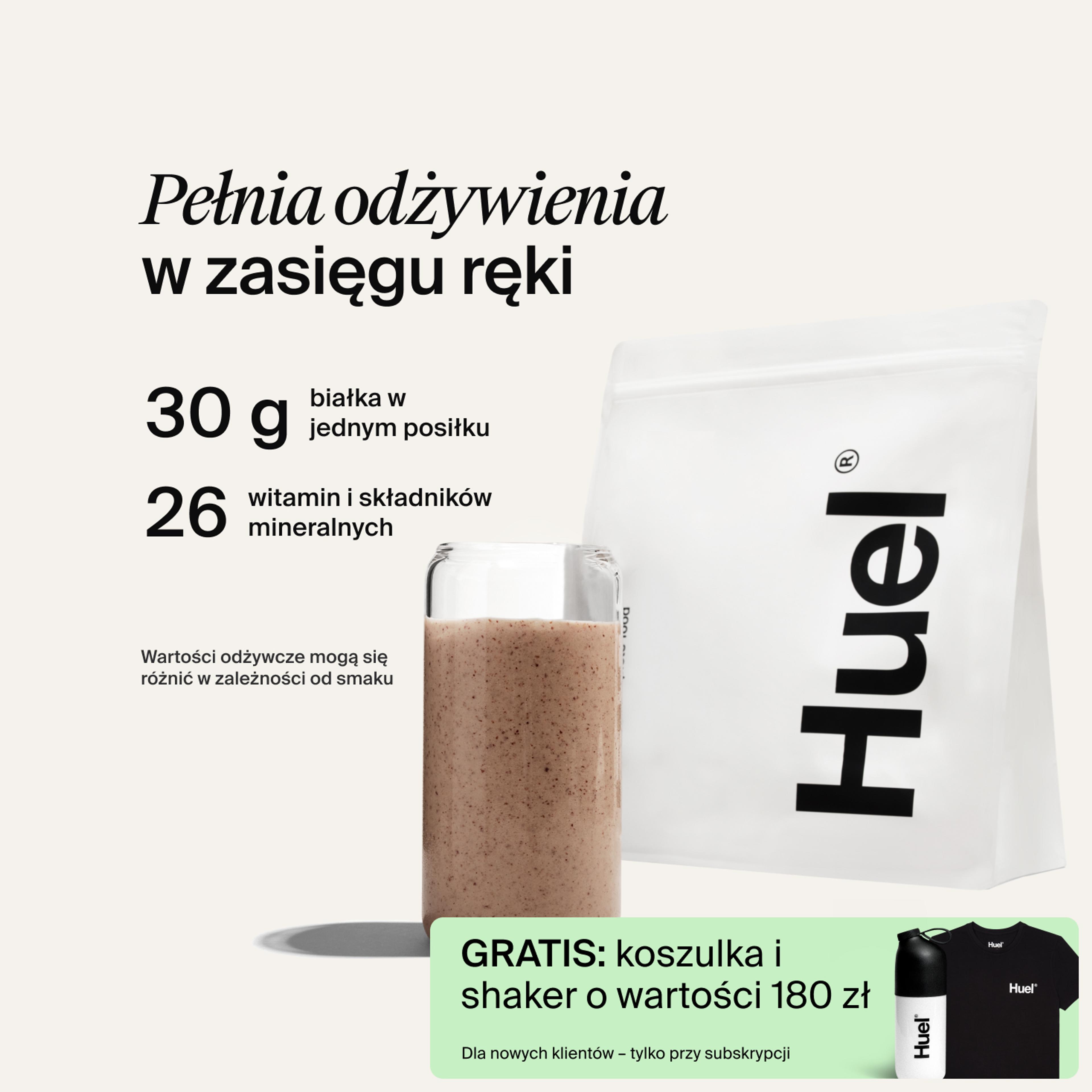 Torba Huel Powder obok szklanki z napojem Huel na neutralnym tle