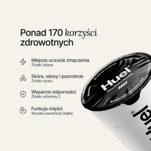 Osoba trzymająca widelec w pojemniku Hot & Savoury Pot 