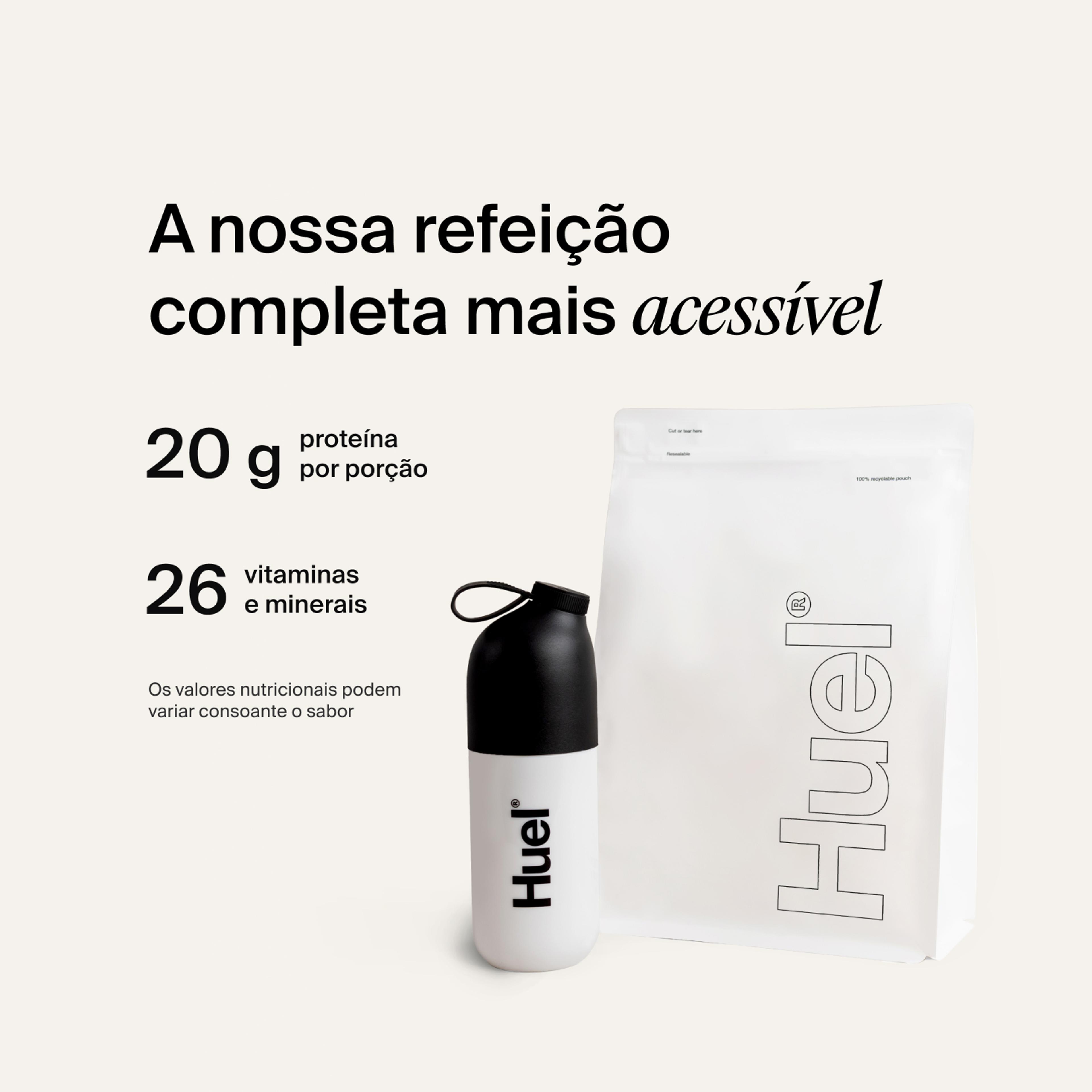 Uma saqueta branca de Huel Essential e um Huel shaker sobre um fundo de cor neutra