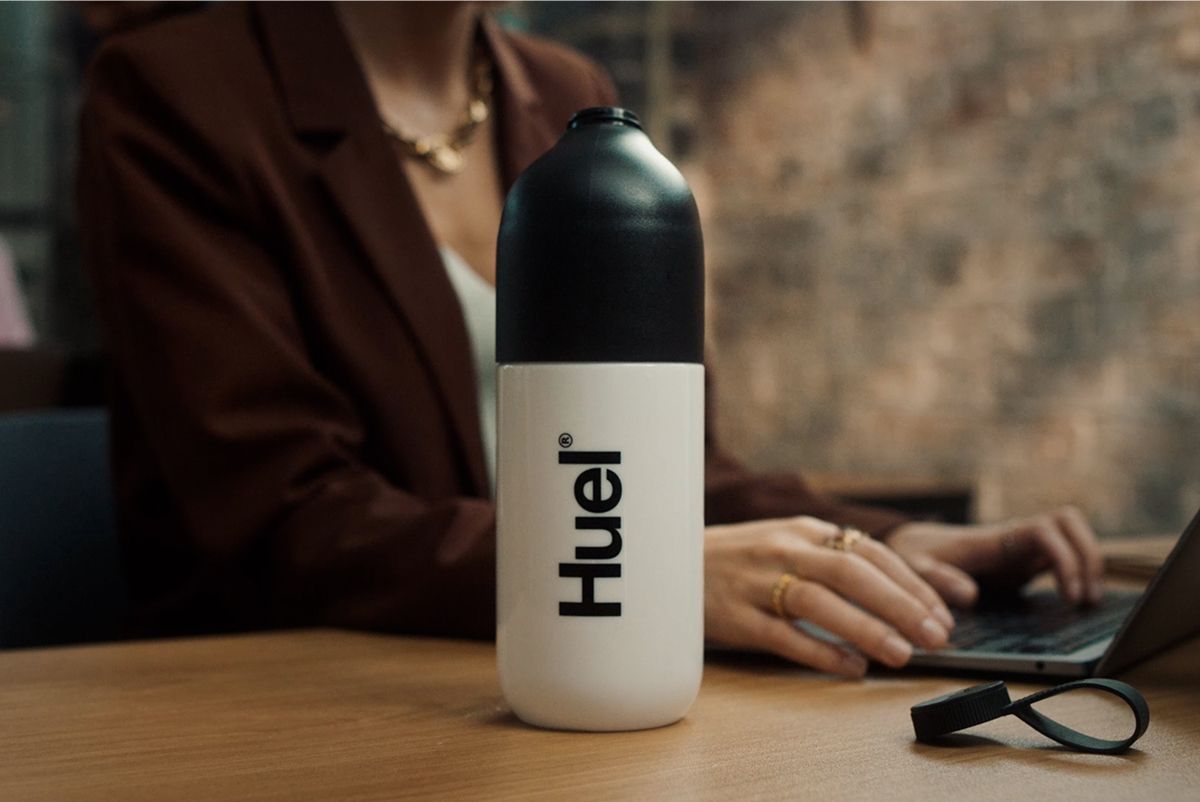 Huel コンプリートプロテイン2袋　シェイカー　スターターガイド付き！ Huel コンプリートプロテイン2袋 シェイカー スターターガイド付き