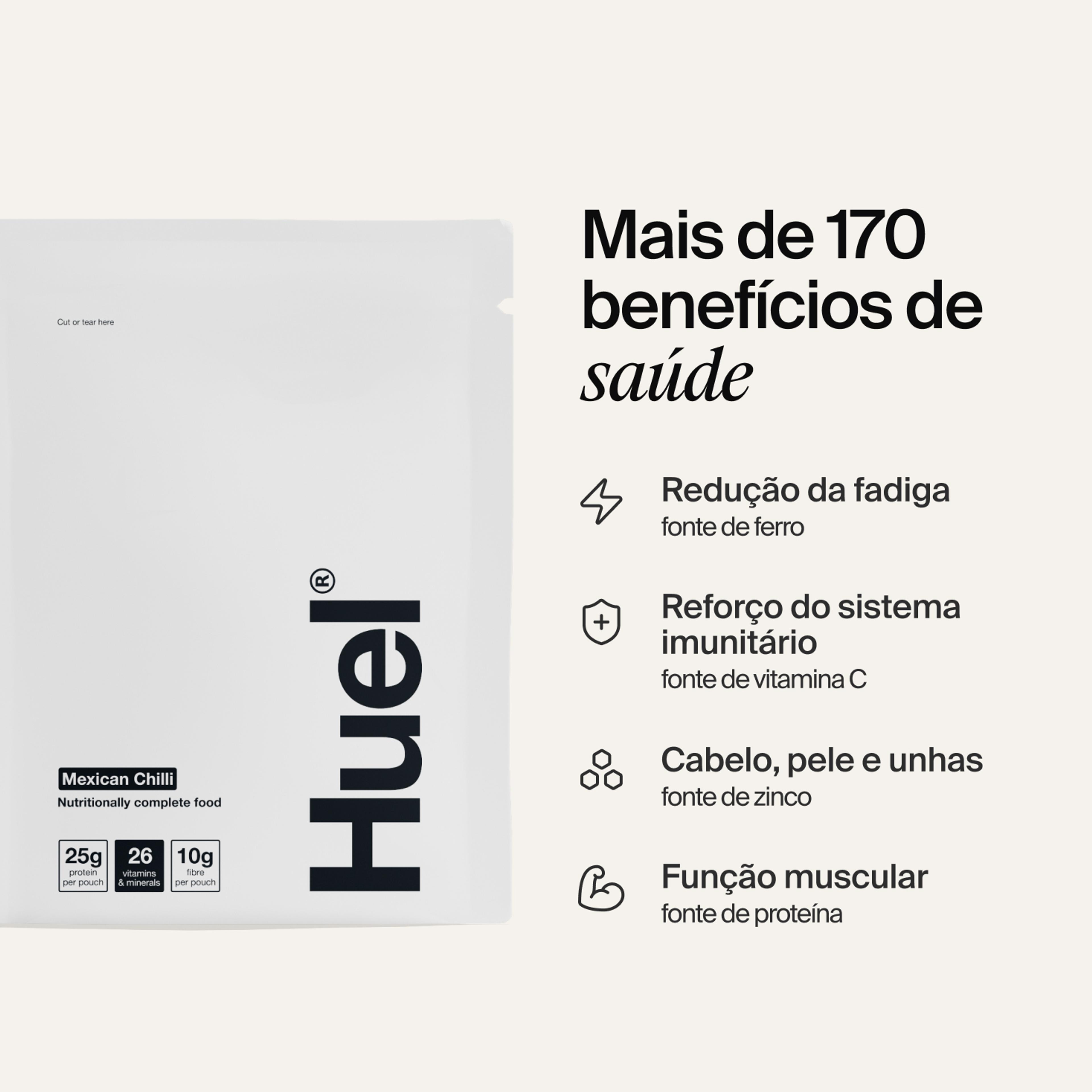 Uma saqueta de Huel Hot & Savoury num fundo de cor neutra