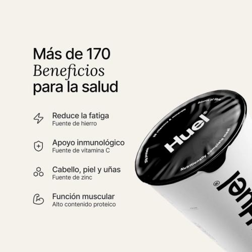 Persona sujeta un tenedor mientras disfruta de un Hot & Savoury Pot 