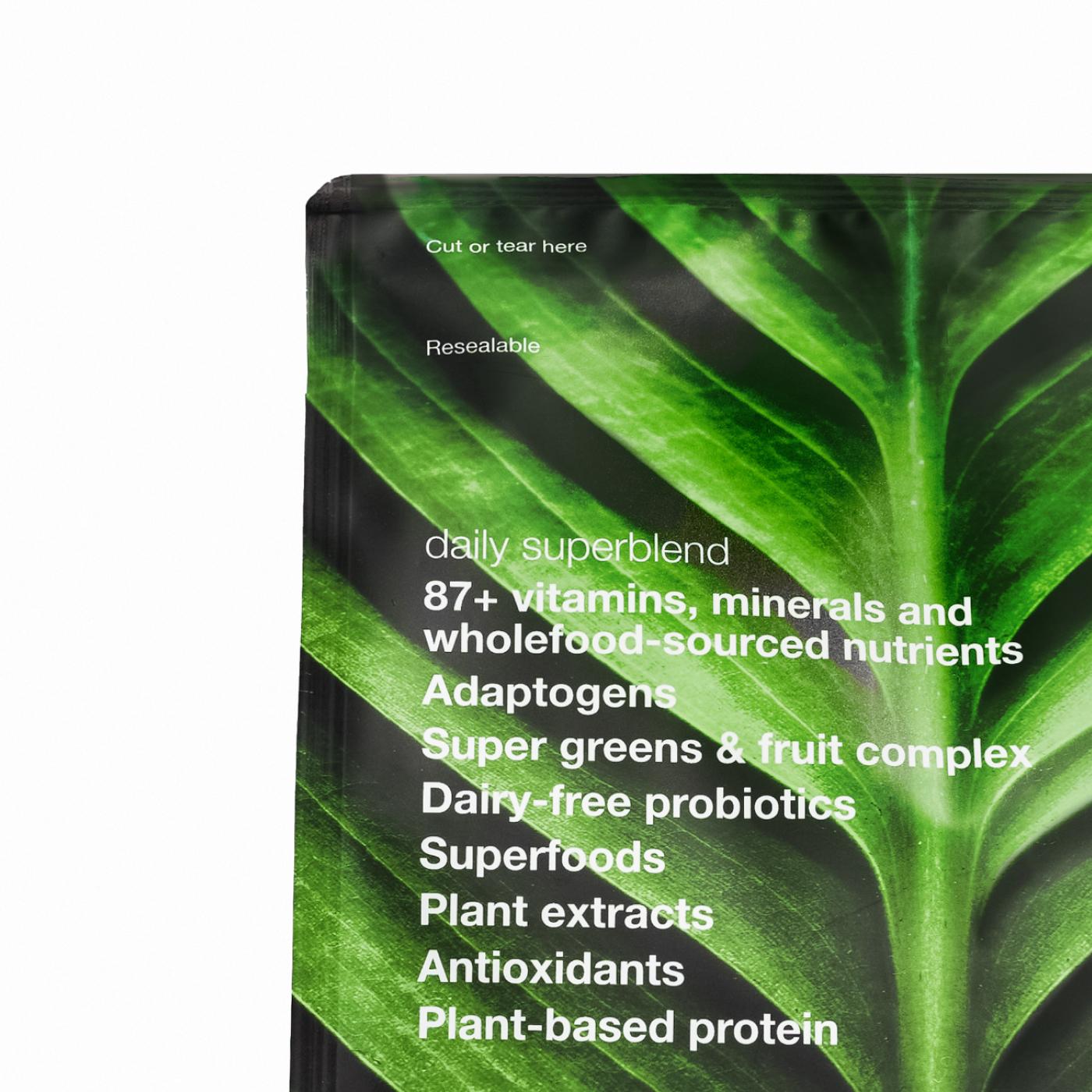 Superblend call out highlighting 25g plant-protein, 87+ vitamins & minerals, and 250 calories