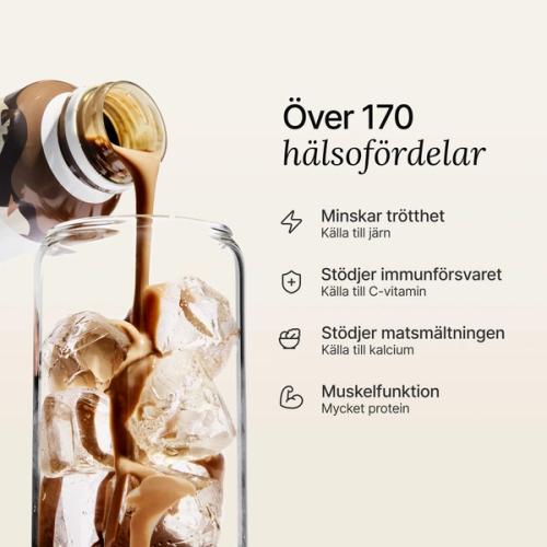 Huel-proteindryck som hälls ut ur en drickfärdig flaska