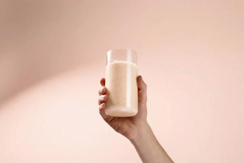 ピーチヨーグルト味がグラスに入った様子