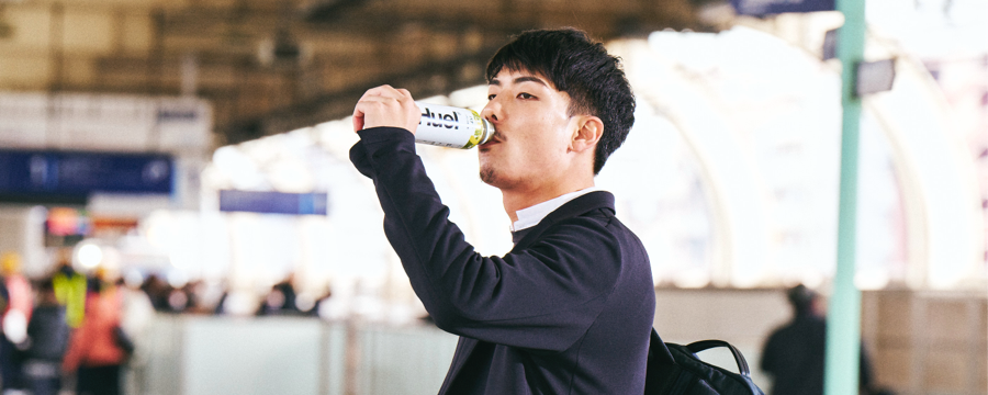 man sat on treadmill drinking from a bottle of Huel ready-to-drink