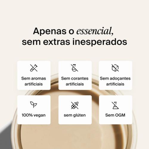 Vista de cima de um copo de Huel RTD sobre um fundo de cor neutra