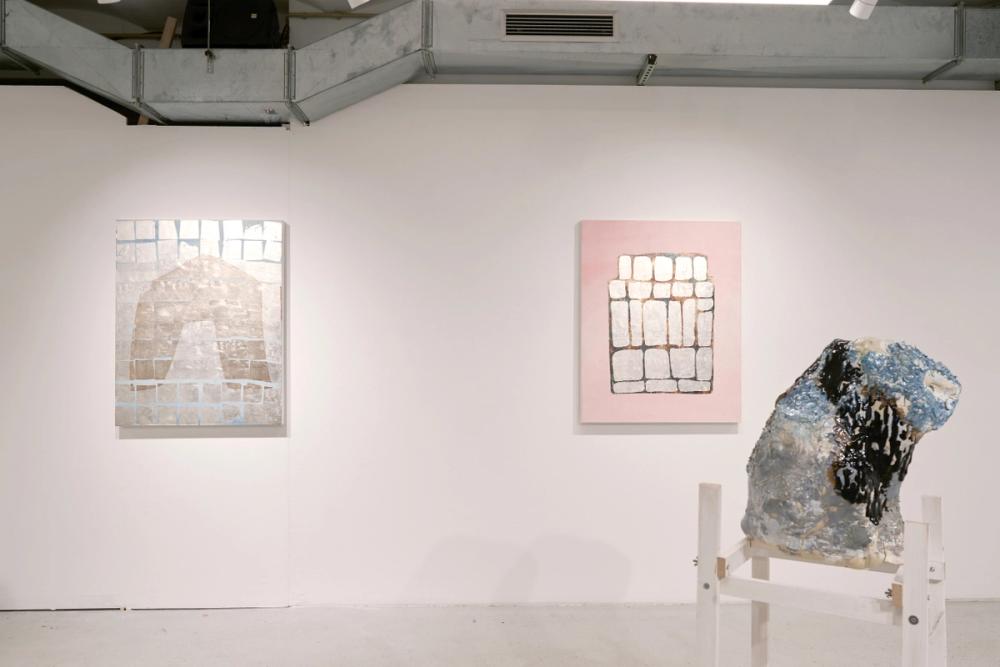 installation view Manipulation of Delphi, Kunstarkaden, 2020 (sculpture by Julia Klemm)