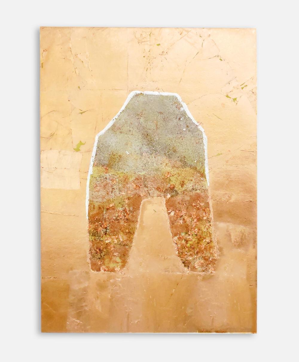 Photograph of the artwork a house like sunglow, 2021, silver leaf on shellac, 60×40 cm