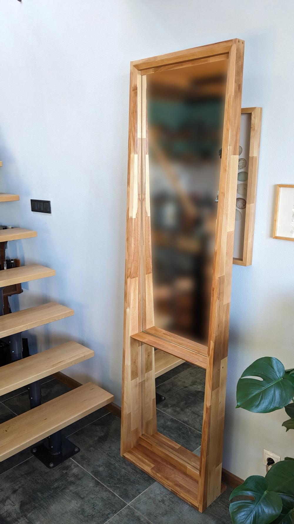 Standing mirror